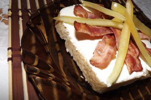 Sandvis cu bacon prajit