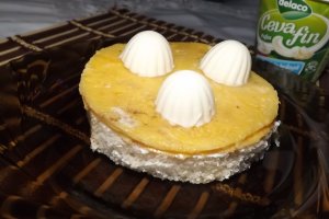 Sandvis cu omleta si branzica