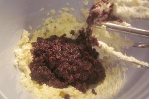 Nuci umplute cu cremă de cacao și nucă