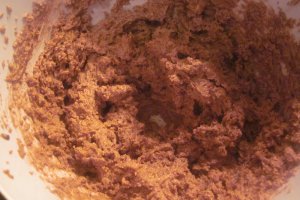 Nuci umplute cu cremă de cacao și nucă
