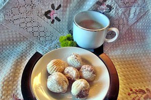 Nuci umplute cu cremă de cacao și nucă
