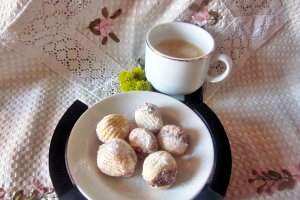 Nuci umplute cu cremă de cacao și nucă