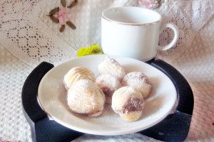 Nuci umplute cu cremă de cacao și nucă