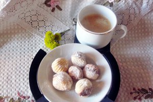 Nuci umplute cu cremă de cacao și nucă
