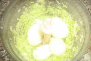 Cartofi la cuptor si sos de broccoli