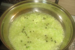 Cartofi la cuptor si sos de broccoli