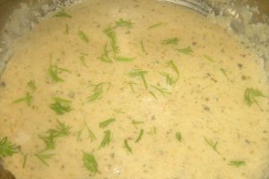 Cartofi la cuptor si sos de broccoli