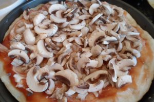 Pizza cu piept de pui
