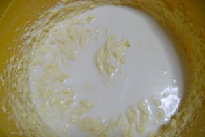 Prăjitură cu unt şi fructe de pădure
