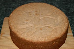 Tort cu crema de vanilie