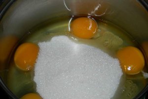 Tort cu crema de vanilie