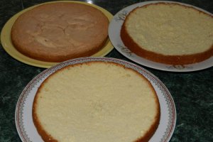 Tort cu crema de vanilie