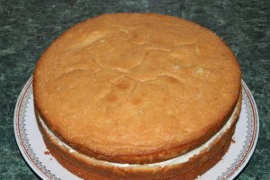 Tort cu crema de vanilie