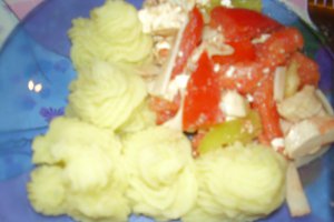 Salata asortata  cu piure de cartofi