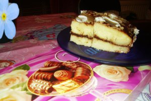 Prajitura cu budinca de ciocolata si sos caramel