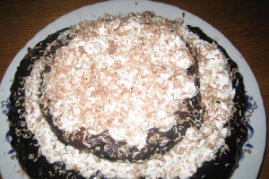 Tort cu etaj cu nuca si ciocolata