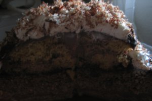 Tort cu etaj cu nuca si ciocolata