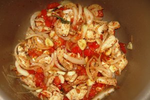 Penne picante cu piept de pui - Philips Multicooker