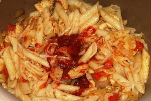 Penne picante cu piept de pui - Philips Multicooker