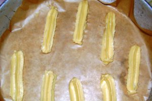 Eclere simple, reteta clasica si delicioasa pentru un desert savuros