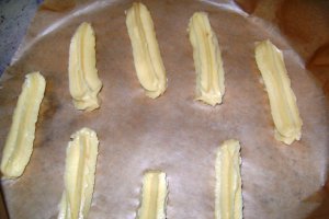 Eclere simple, reteta clasica si delicioasa pentru un desert savuros