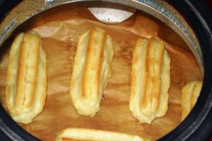 Eclere simple, reteta clasica si delicioasa pentru un desert savuros
