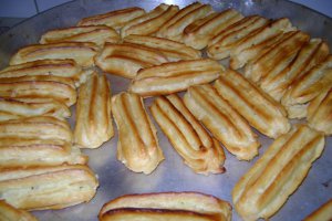 Eclere simple, reteta clasica si delicioasa pentru un desert savuros