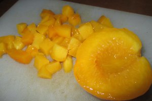 Prajitura cu frisca si piersici