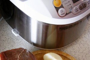 Gulyas de vita la Multicooker