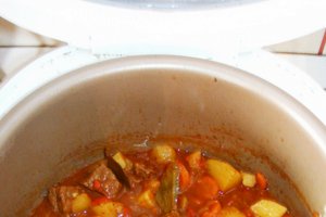 Gulyas de vita la Multicooker
