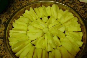 Tort cu mere caramelizate si frisca