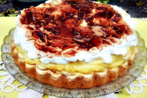 Tarta cu banane,nuci si crema de vanilie