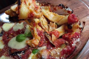Penne rigate cu vinete si mozzarella