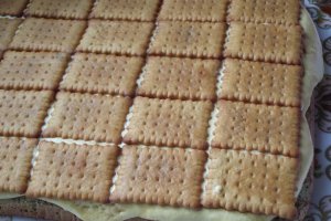 Delicioasa prajitura Tosca, cu blat cu mac si crema de vanilie