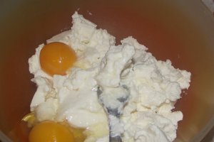 Rotite cu ricotta si stafide