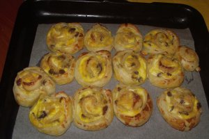 Rotite cu ricotta si stafide