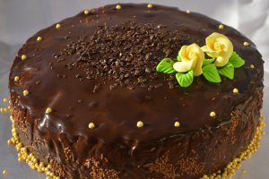 Tort cu mousse de fructe de padure