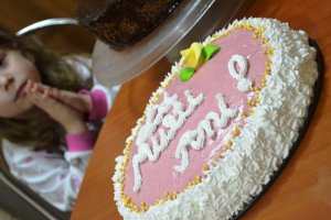 Tort cu mousse de fructe de padure