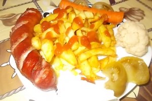 Cartofi prajiti cu carnati si muraturi