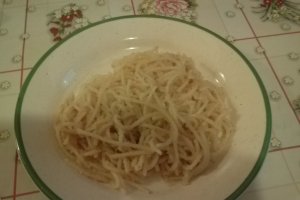 Spaghete cu pesmet si zahar