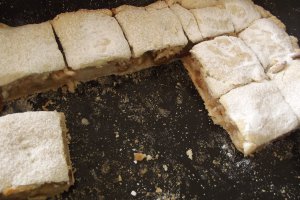 Placinta cu mere si stafide ( de post)