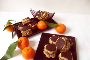 Biscuiţi cu nucă şi ciocolată