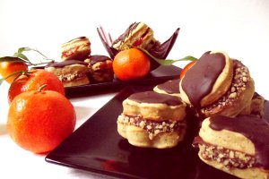 Biscuiţi cu nucă şi ciocolată