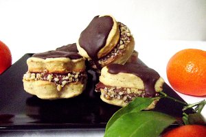Biscuiţi cu nucă şi ciocolată