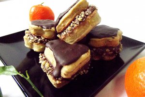 Biscuiţi cu nucă şi ciocolată
