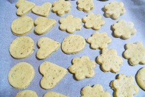 Biscuiţi cu nucă şi ciocolată