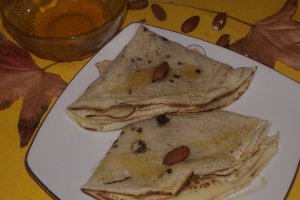 Clatite cu miere si migdale -de post