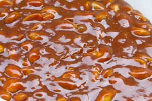 Reteta de prajitura Snickers, un deliciu cu alune si caramel
