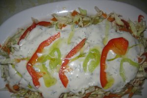 Salata de varza cu sos de iaurt