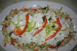 Salata de varza cu sos de iaurt